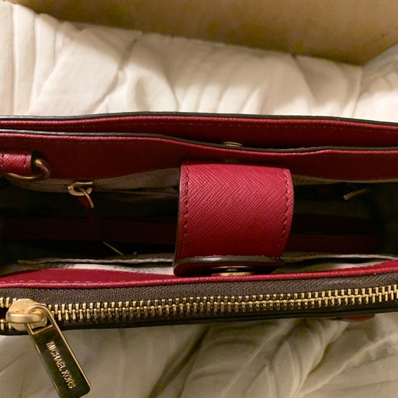 Michael kors crossbody purse - Picture 2 of 2